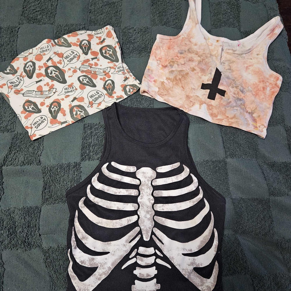 Trendy Graphic Crop Tops Set